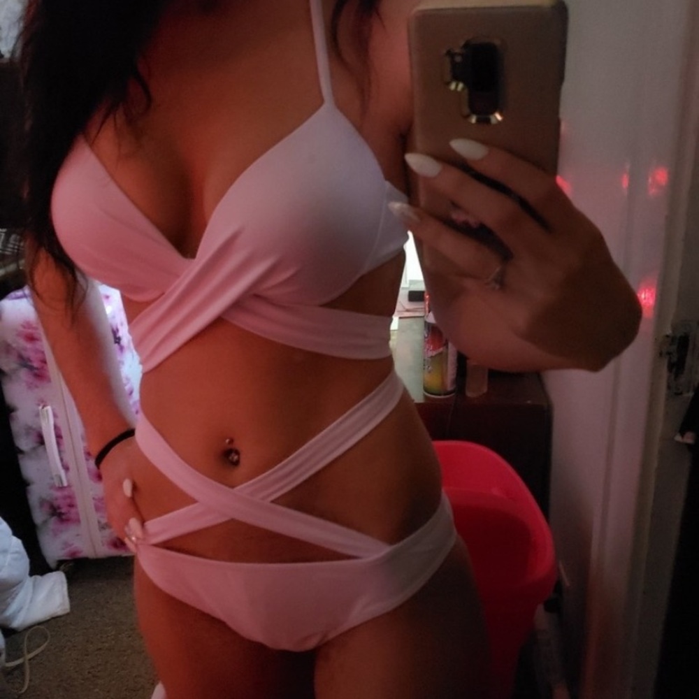 ⚡️FLASH SALE⚡️White Halter Bikini - Picture 3 of 4